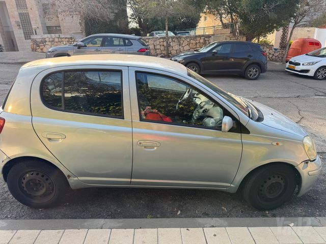 טויוטה יאריס