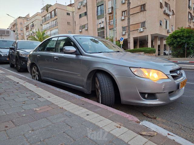 סובארו B4/לגאסי