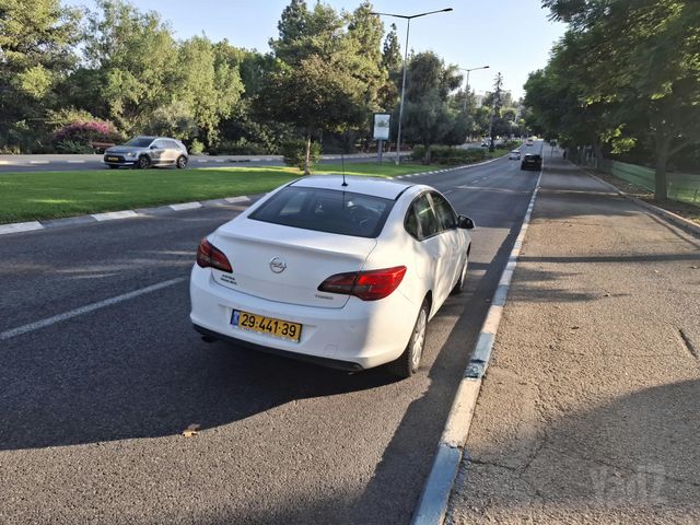 אופל אסטרה