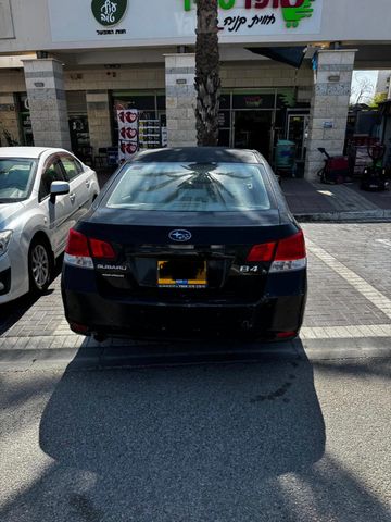 סובארו B4/לגאסי