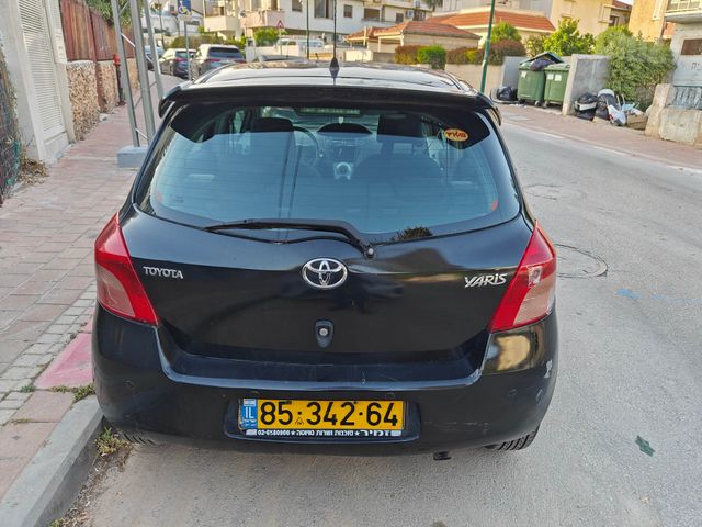 טויוטה יאריס