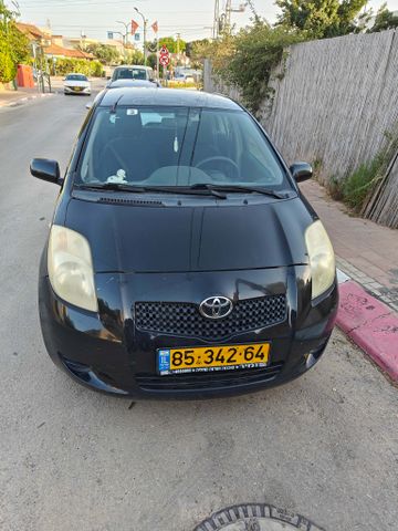 טויוטה יאריס