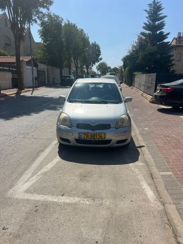 טויוטה יאריס