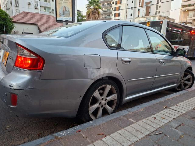 סובארו B4/לגאסי