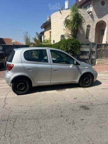 טויוטה יאריס