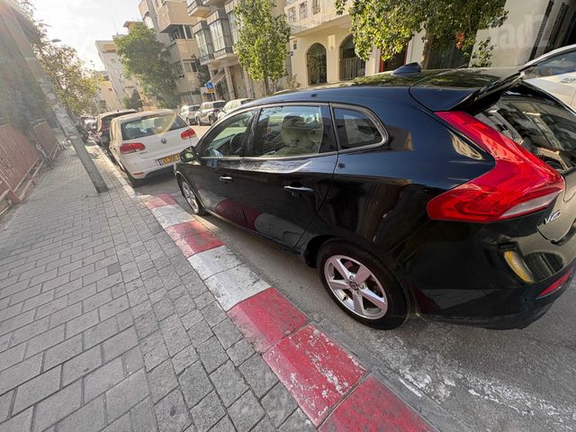 וולוו V40