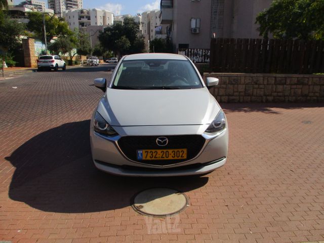 מודעת רכב מאזדה 2