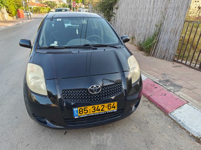 טויוטה יאריס