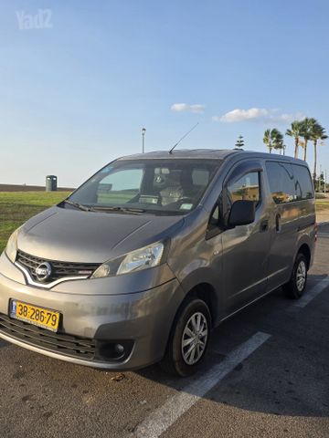 ניסאן NV200