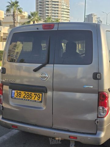 ניסאן NV200