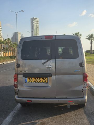ניסאן NV200