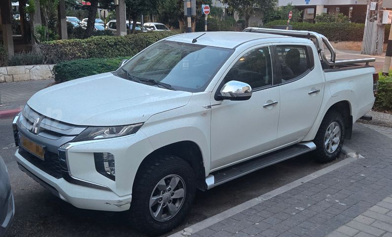 מיצובישי טרייטון / L200
