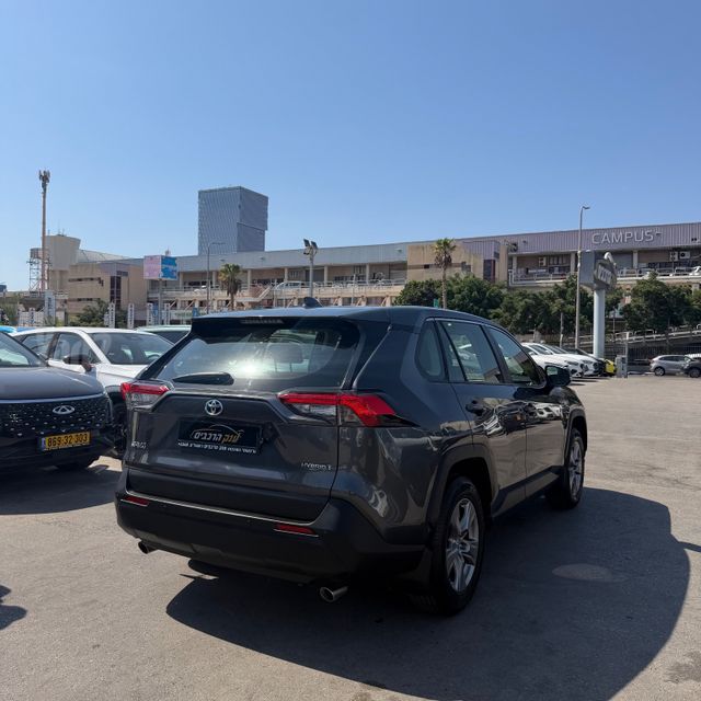 טויוטה RAV4