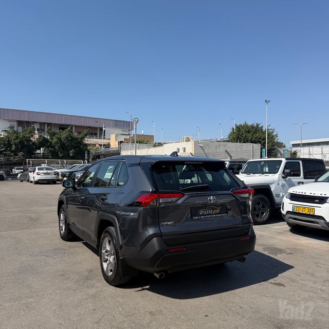 טויוטה RAV4