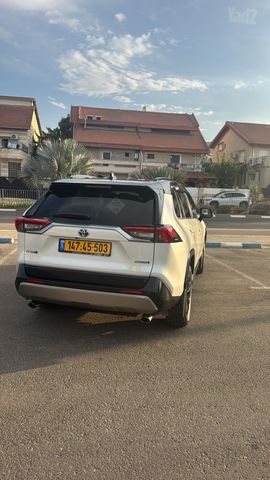 טויוטה RAV4