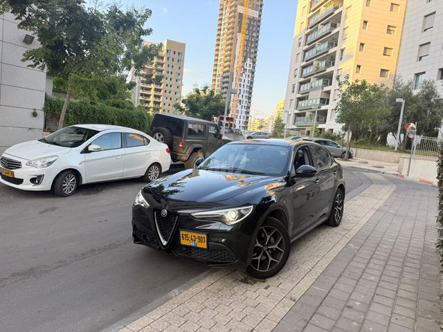 אלפא רומיאו סטלביו