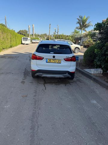 ב מ וו X1
