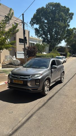 מודעת רכב מיצובישי ASX