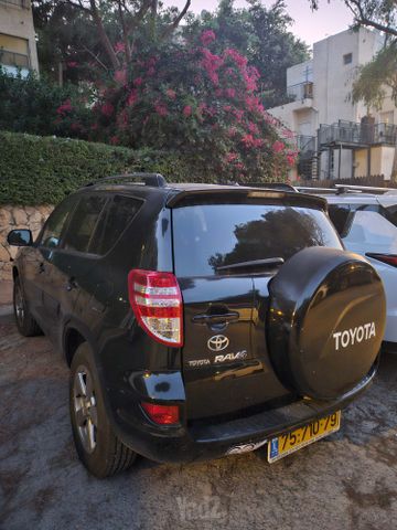 טויוטה RAV4