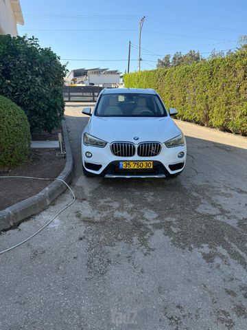 ב מ וו X1