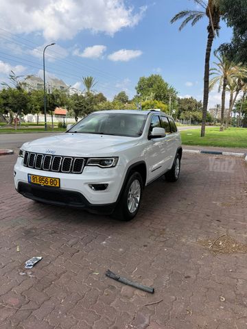 מודעת רכב ג'יפ גרנד צ'ירוקי