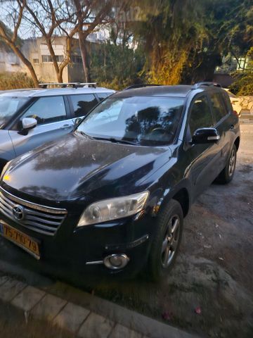טויוטה RAV4