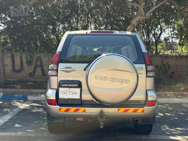 טויוטה לנד קרוזר
