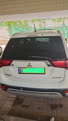 מיצובישי אאוטלנדר