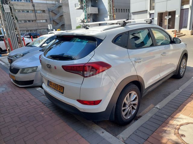 טוסון 4X2 Premium אוט׳ 2.0 (155 כ״ס)