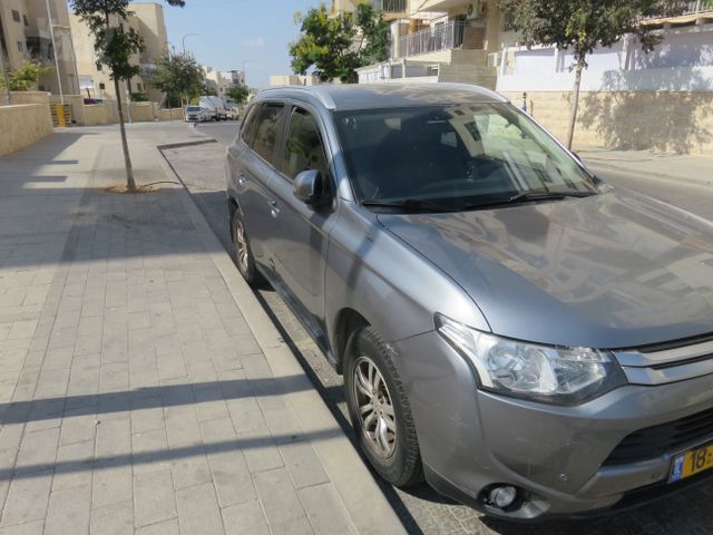 מיצובישי אאוטלנדר