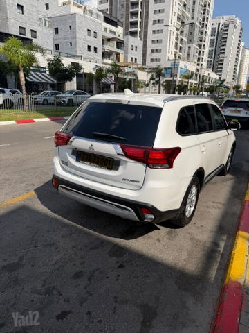מיצובישי אאוטלנדר