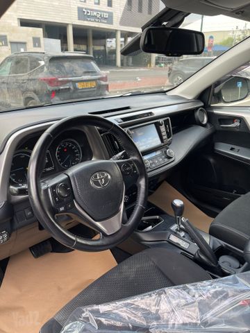 טויוטה RAV4