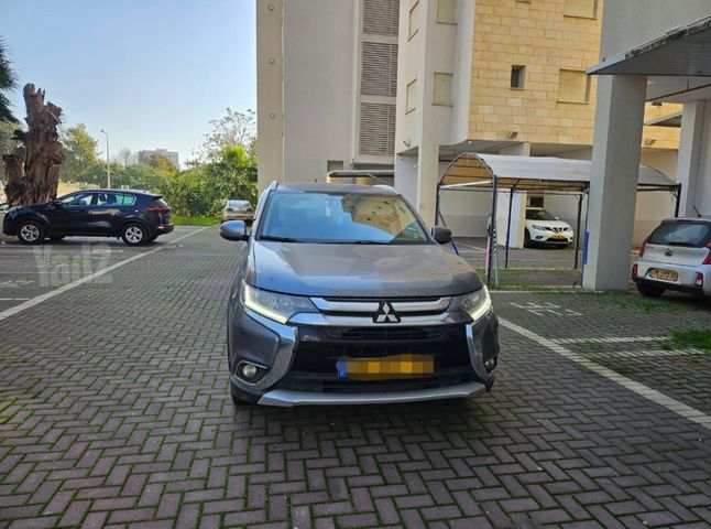 מיצובישי אאוטלנדר