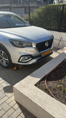 אם ג'י EHS PHEV