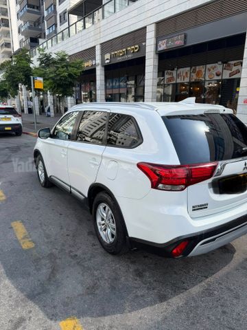 מיצובישי אאוטלנדר