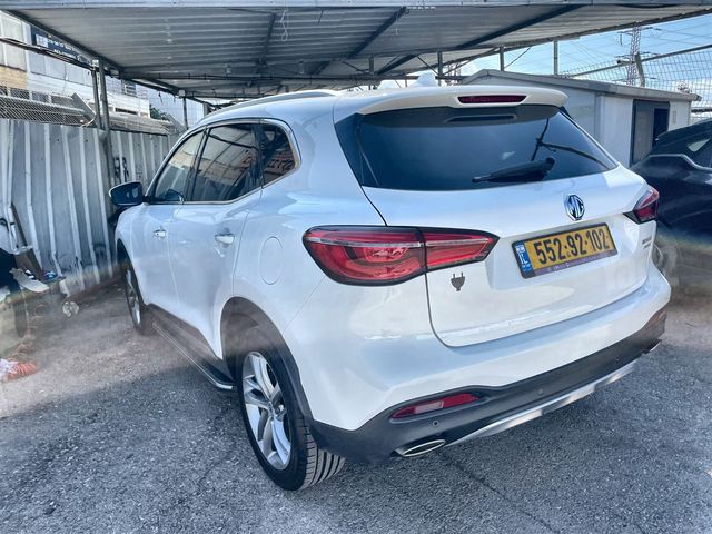 מודעת רכב אם ג'י EHS PHEV