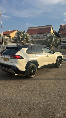 טויוטה RAV4