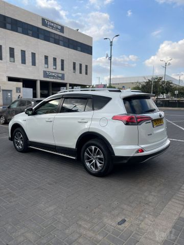 טויוטה RAV4