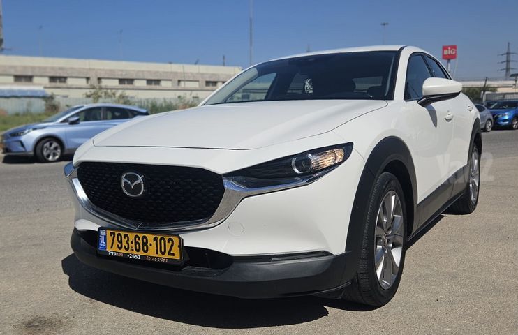מודעת רכב מאזדה CX-30