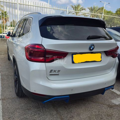 ב מ וו iX3
