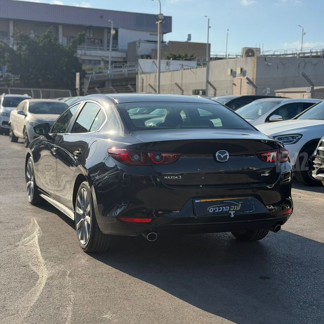 מאזדה 3