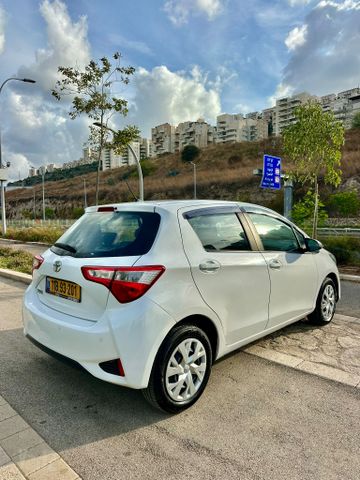 טויוטה יאריס