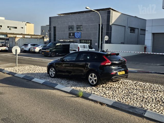 וולוו V40