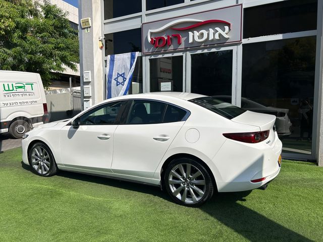 מאזדה 3