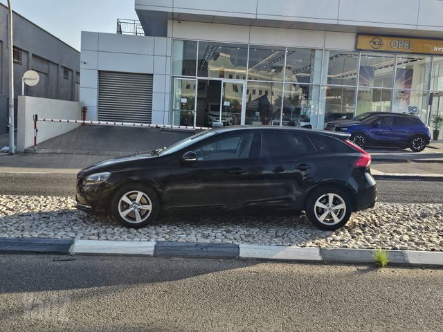 וולוו V40