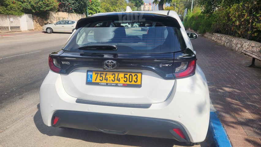 טויוטה יאריס