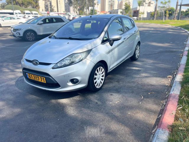 מודעת רכב פורד פיאסטה