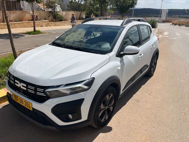מודעת רכב דאצ'יה סנדרו Stepway