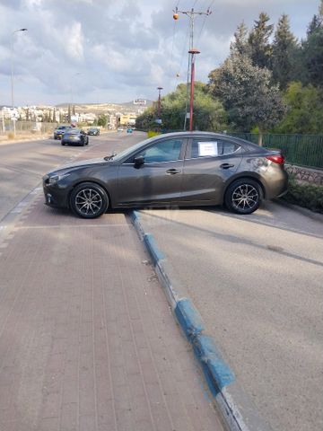 מאזדה 3