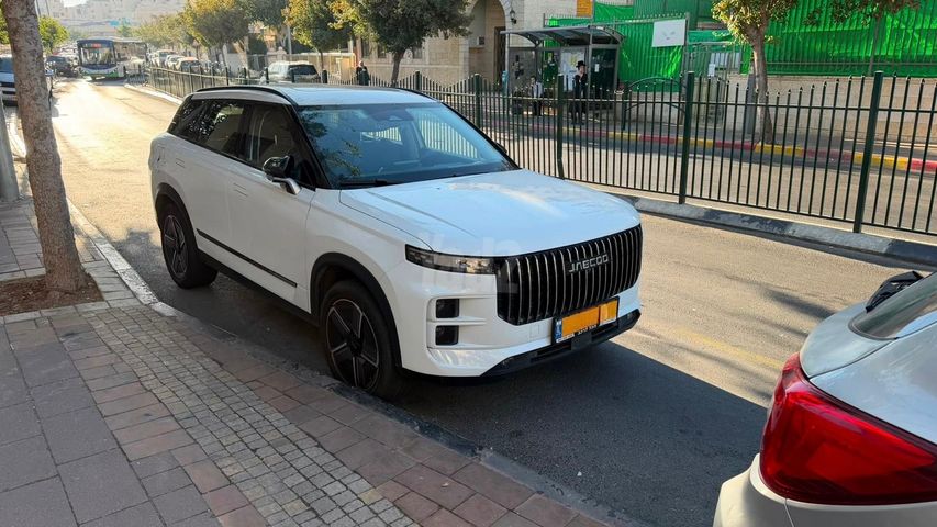 ג'אקו J7